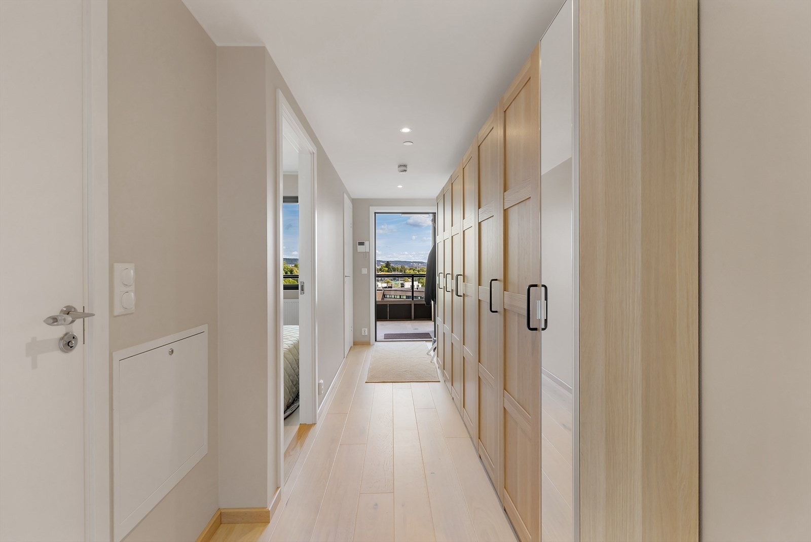 Her har du god oppbevaringsplass til klær og sko. Galleribilde