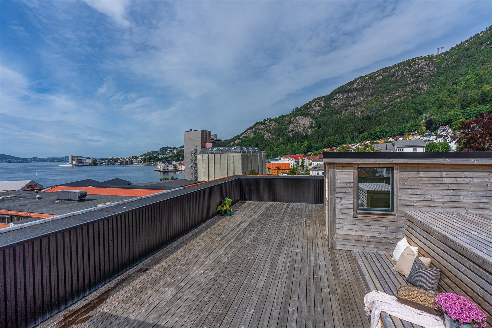 Du vil fort bli glad i den felles takterrassen på finværsdagene. Galleribilde