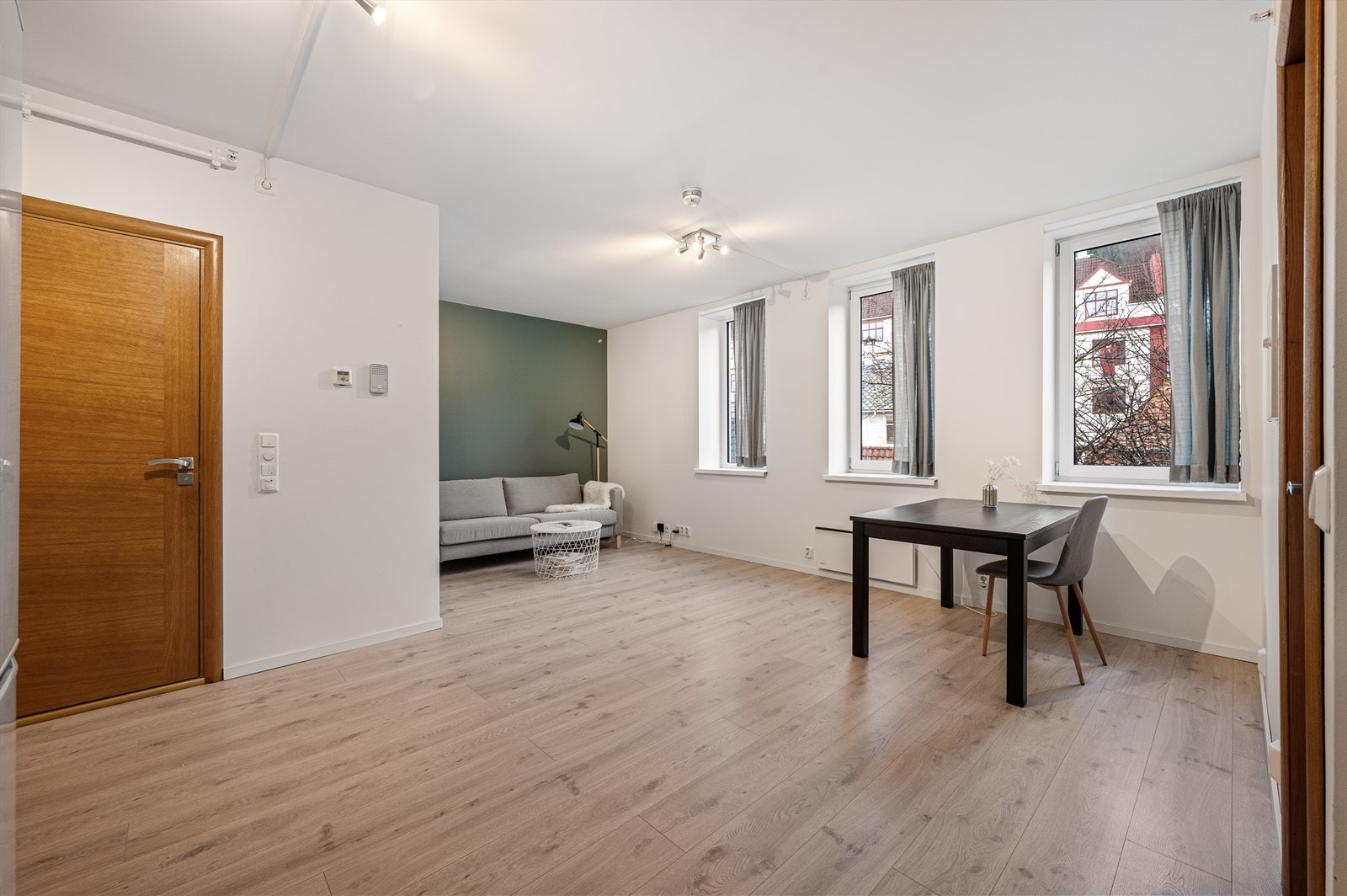 Leiligheten har en svært attraktiv og sentral beliggenhet i populære Sandviken, med nærhet til både byliv, utdanning, servicetilbud og naturopplevelser. Galleribilde