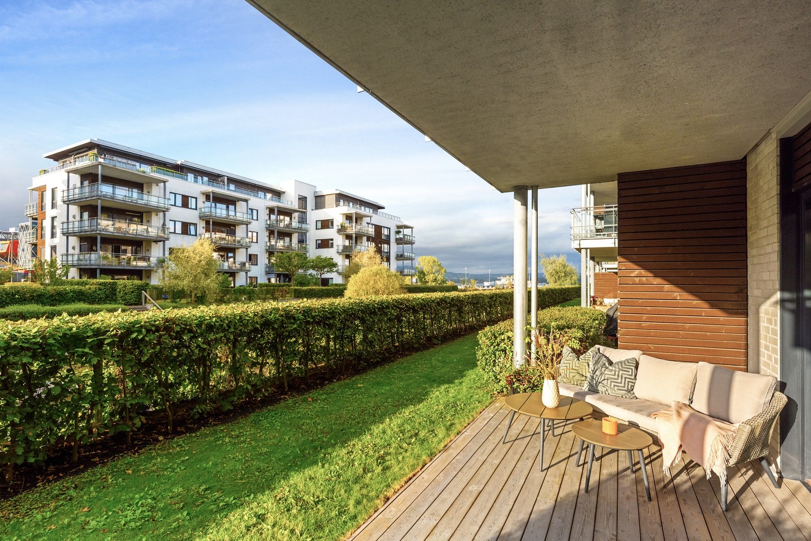 Solrik markterrasse med tilgang til grøntområder Galleribilde