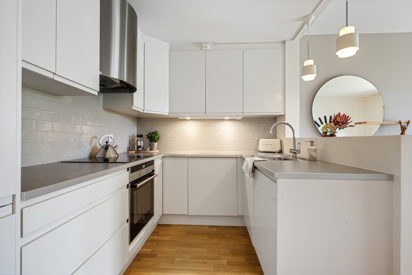 Stilrent kjøkken fra Sigdal med integrerte hvitevarer Galleribilde