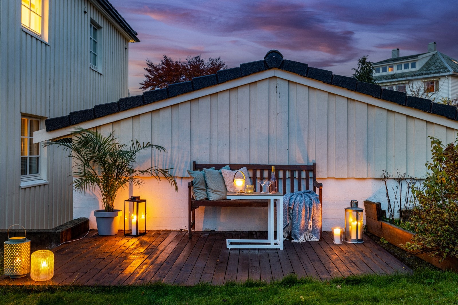 Sameiet disponerer en felles eiet tomt som er smakfullt opparbeidet og gir et innbydende førsteinntrykk. Galleribilde