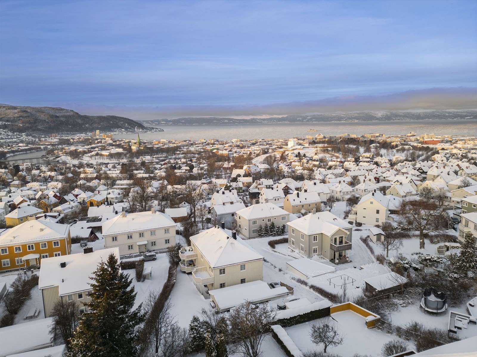 For den aktive finnes det mange muligheter i nærområdet: Berg skole gymsal, Fresh Fitness Valentinlyst samt populære treningsområder som Dødens Dal, Impuls Lerkendal, Eberg idrettsplass og SiT idrettsbygg på Gløshaugen. Galleribilde