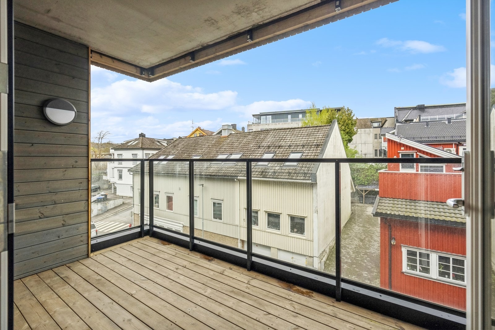 Balkong mot vest med fin kveldssol Galleribilde