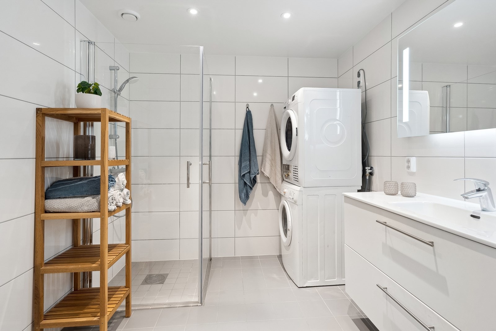 Romslig bad/wc/vaskerom Galleribilde