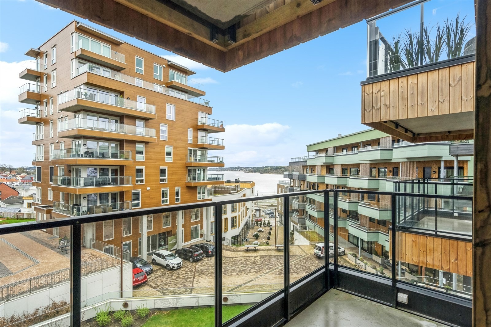 Balkong ved inngangsparti med fin utsikt Galleribilde