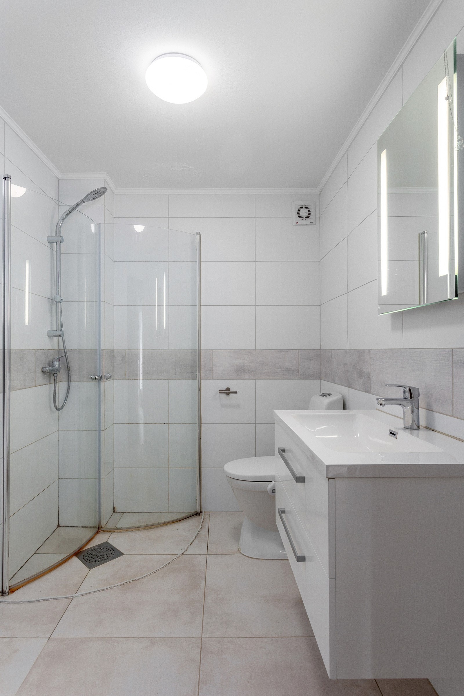 Bad i hybelen. Galleribilde