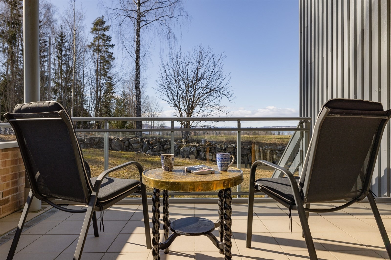 Her får du morgensolen som også varer til langt ut på dagen. Galleribilde