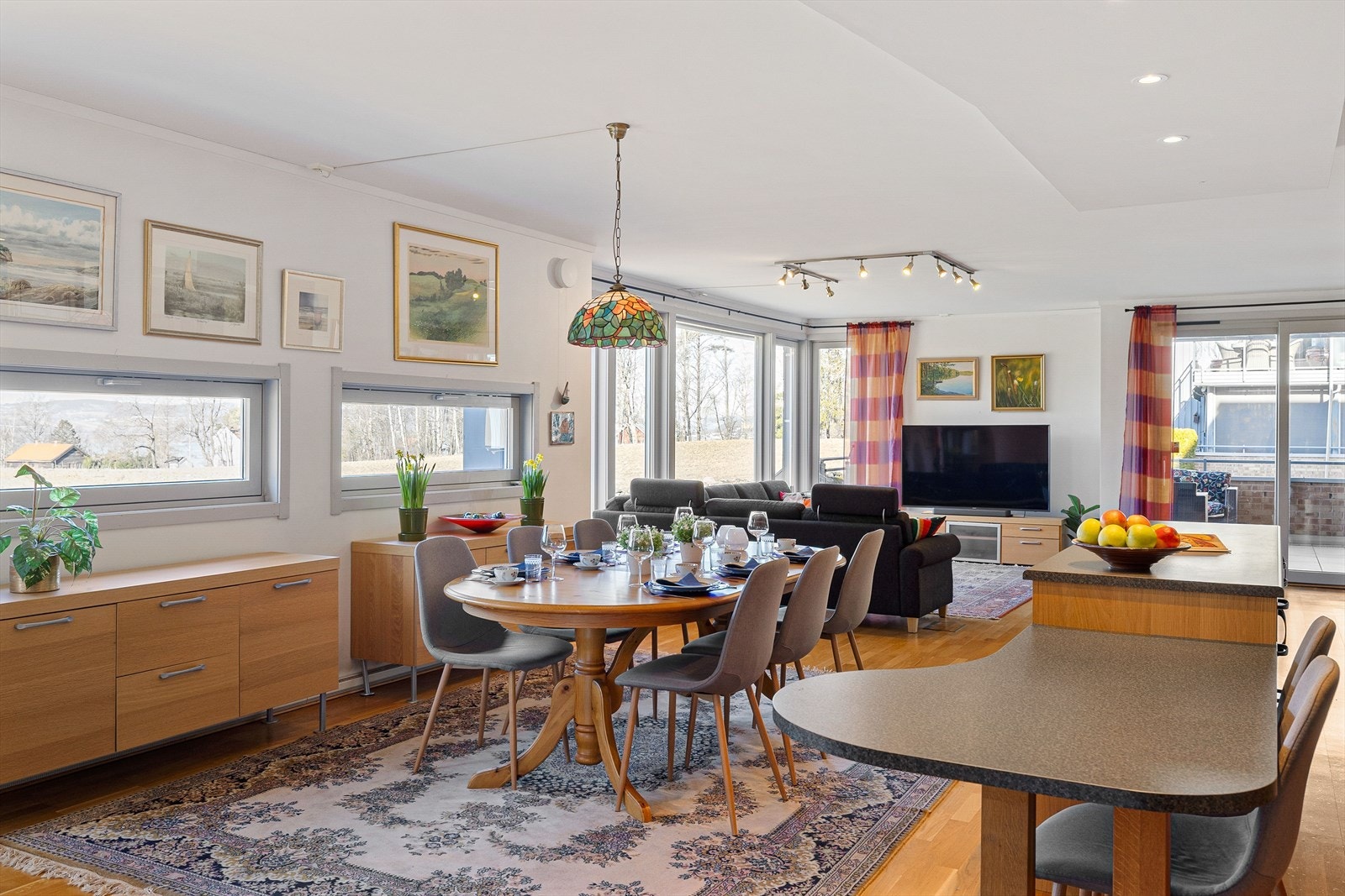 Her er det gode muligheter for å strekke ut et skikkelig langbord. Galleribilde