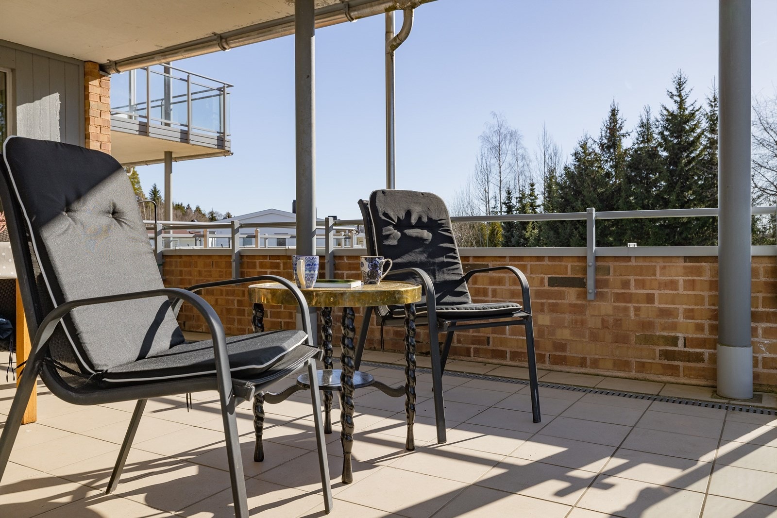 Det er utgang fra stua i utleiedelen til den sørvendte terrassen som er på ca. 24 m². Galleribilde