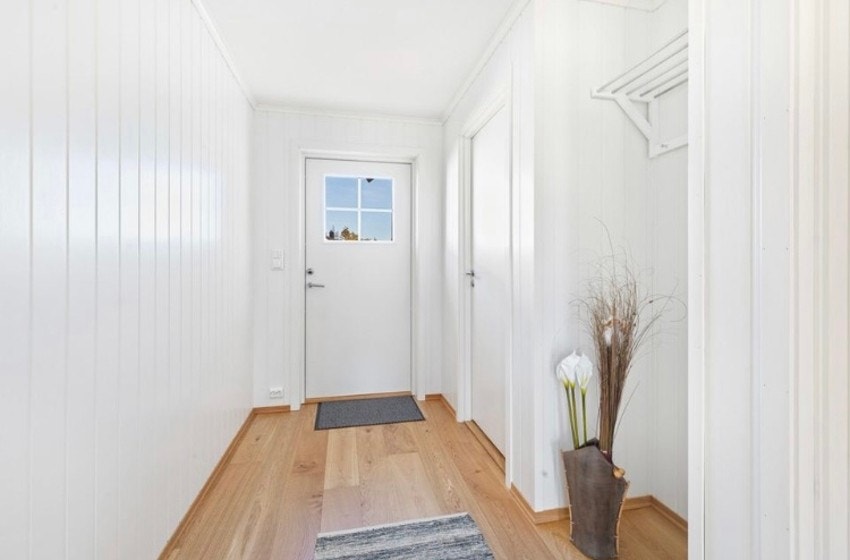 Trivelig entre med garderobeplass Galleribilde