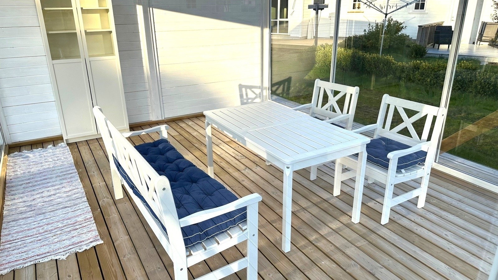 Innvendig i felles lysthus Galleribilde