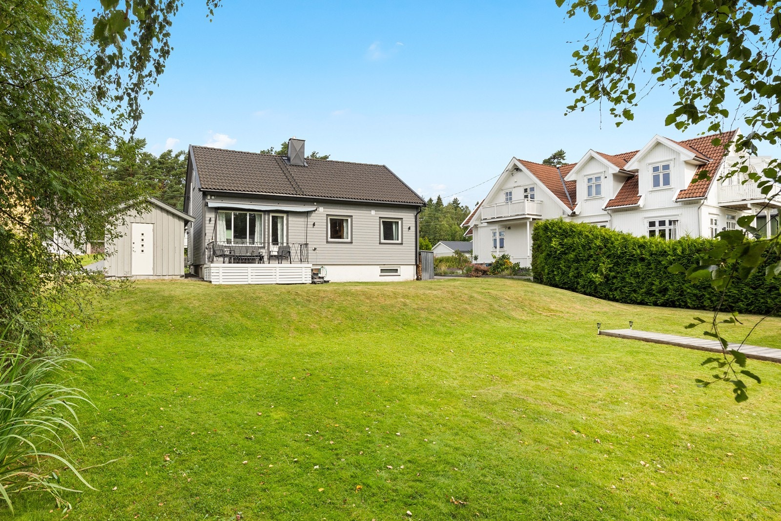 God plass til trampoline eller andre aktiviteter for barn. Galleribilde