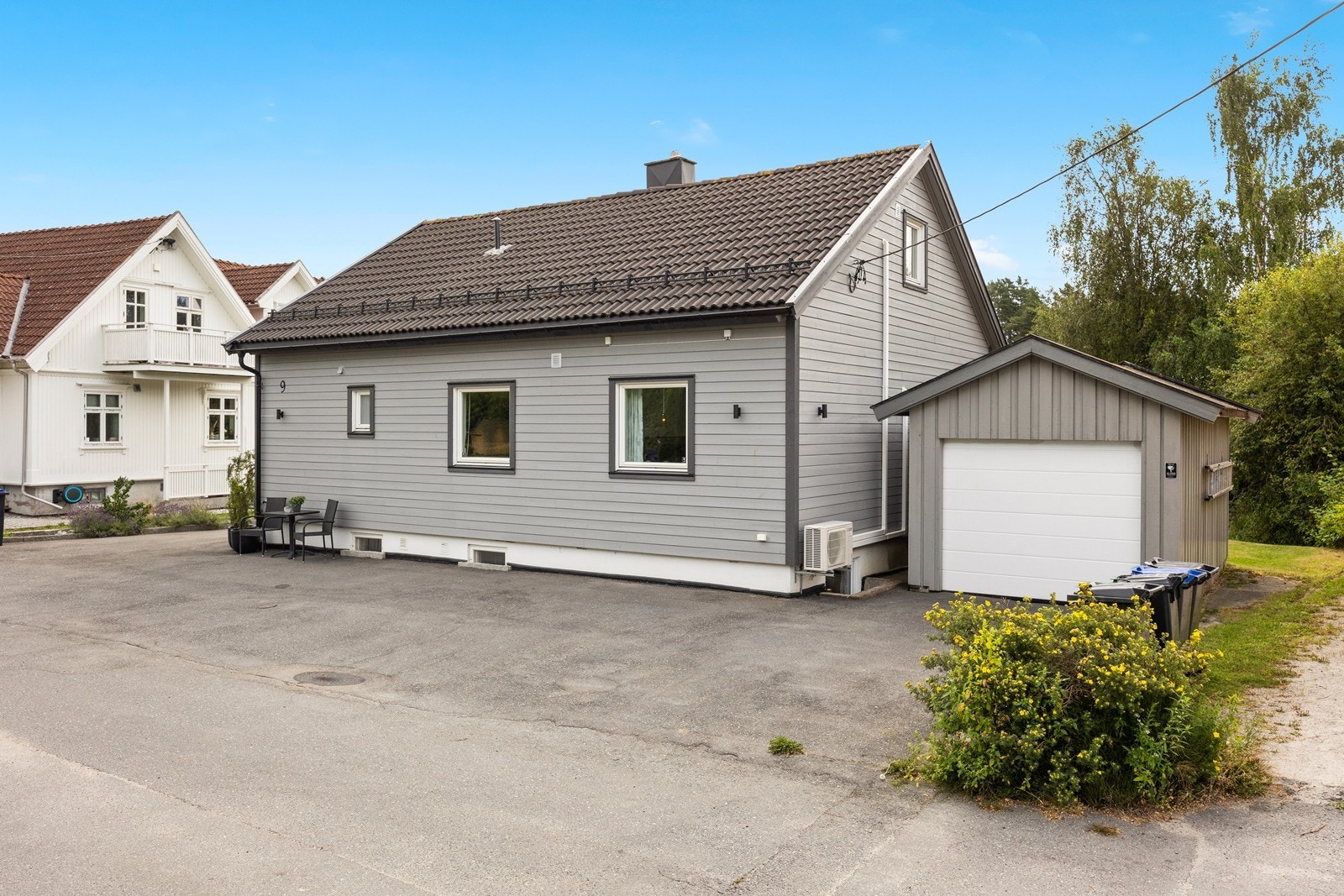 Dette er en innholdsrik og familievennlig enebolig i et attraktivt og veletablert boligområde. Galleribilde