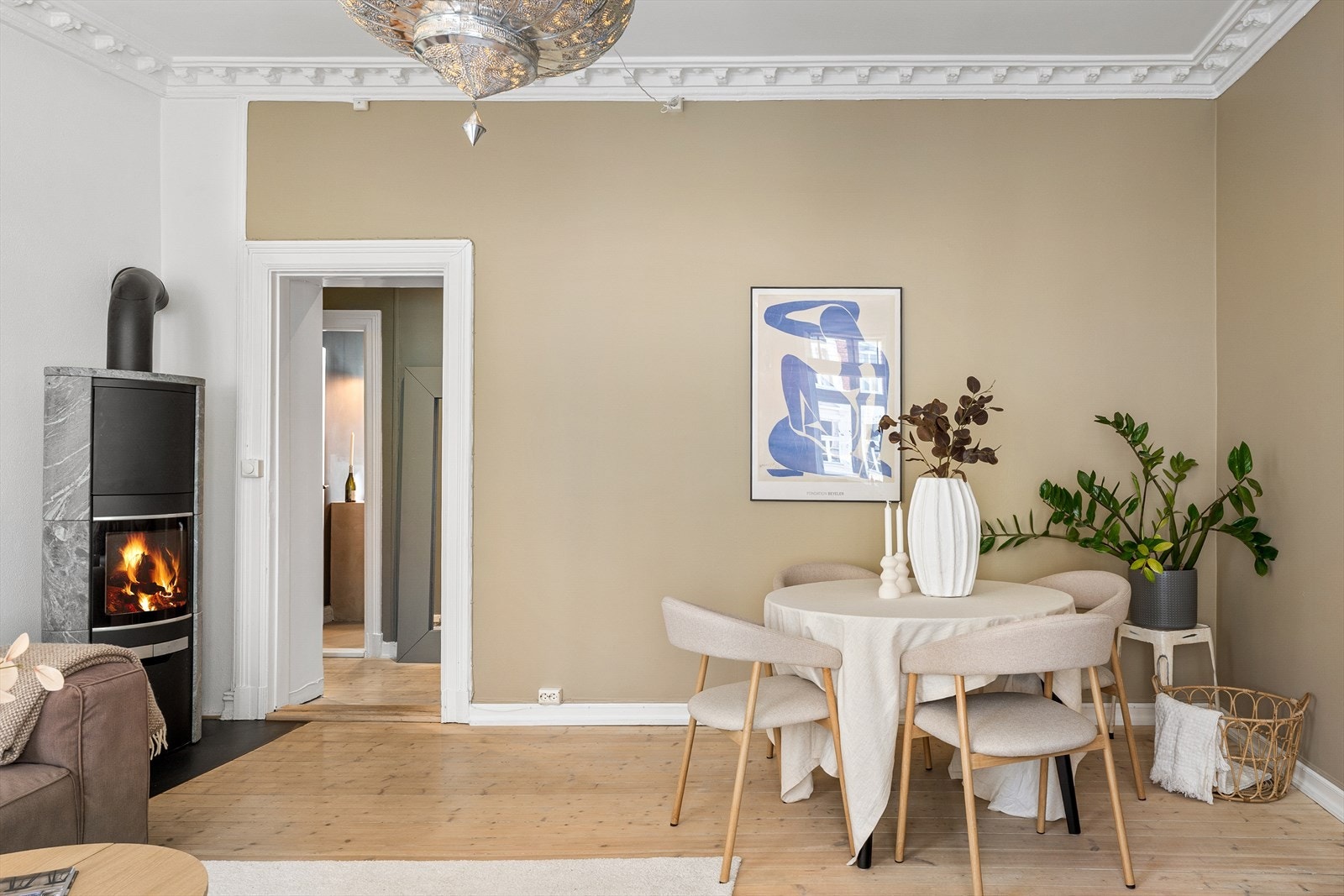 Fra stuen har du enkel adkomst til boligens separate kjøkken. Galleribilde