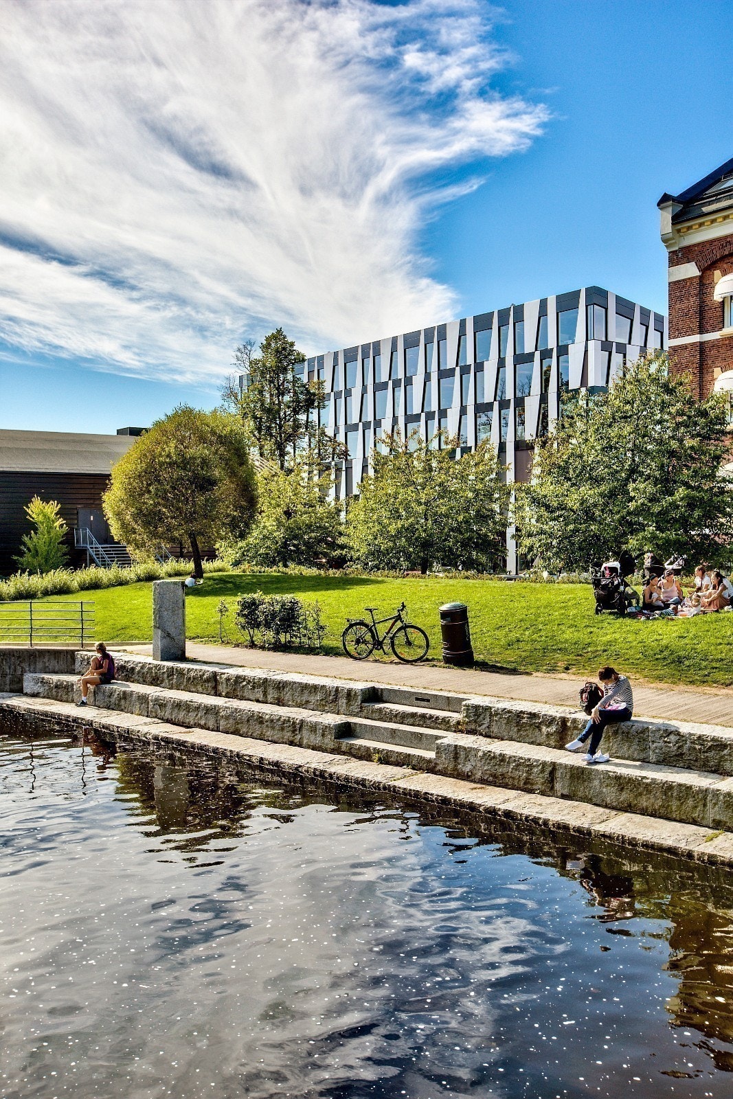 Plasseringen av bygget ved siden av T-banen og Akerselva Galleribilde