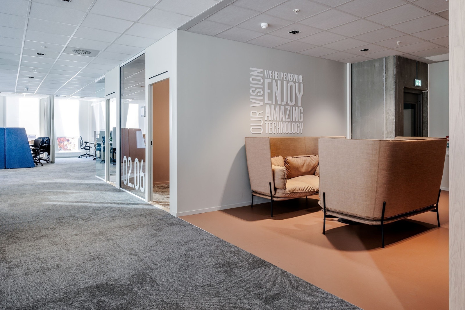 Referanselokaler fra annen kunde i tilsvarende lokaler som de ledige lokalene vi har i 3. etg.
foto@knutneerland / @magentfotografer Galleribilde