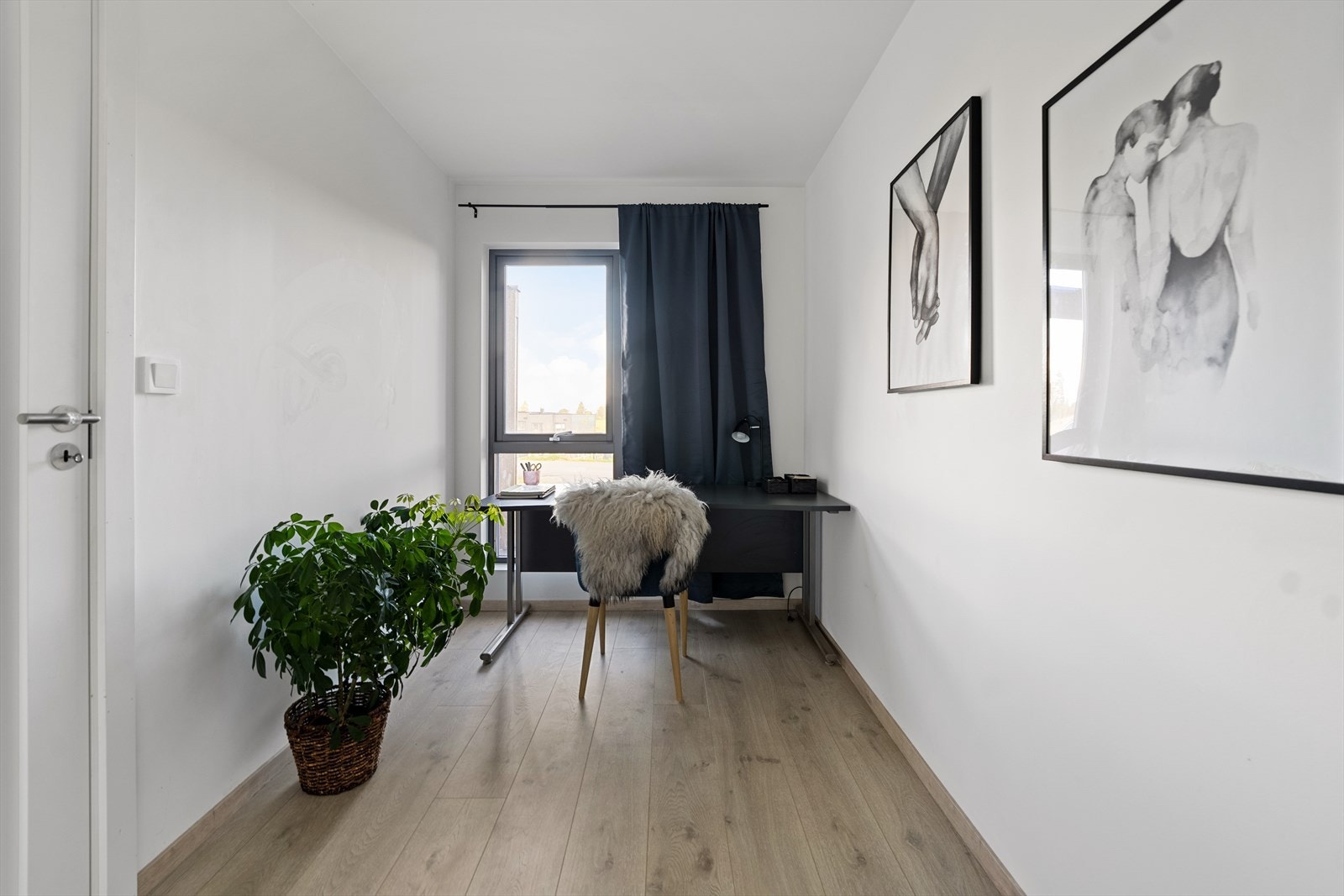 Soverom 4 i underetasjen med skap. Galleribilde