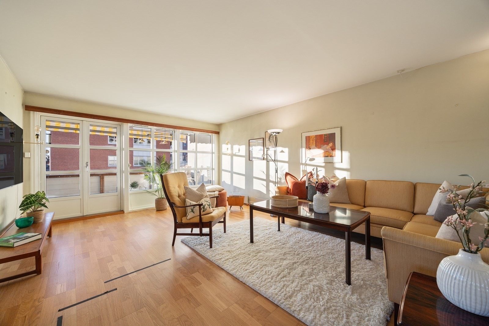 Mette Hagen v/DNB Eiendom har gleden av å presentere Jernbaneveien 45. Galleribilde