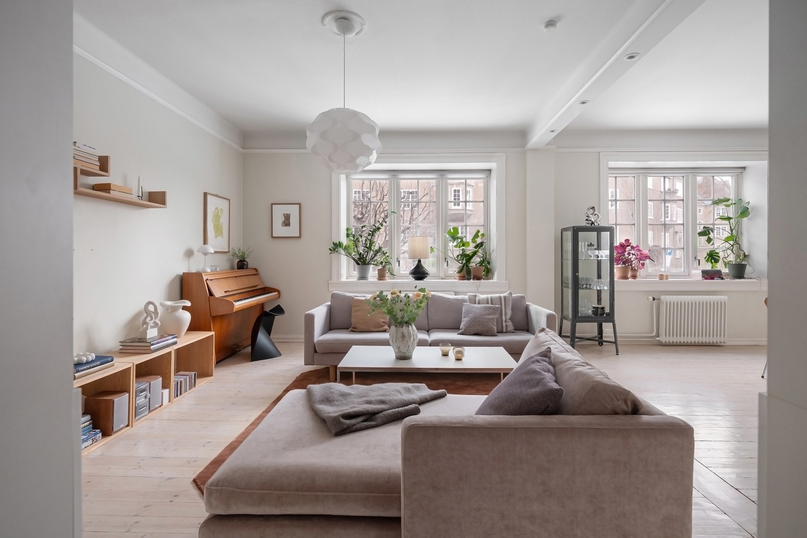 God takhøyde og dype vinduskarmer Galleribilde