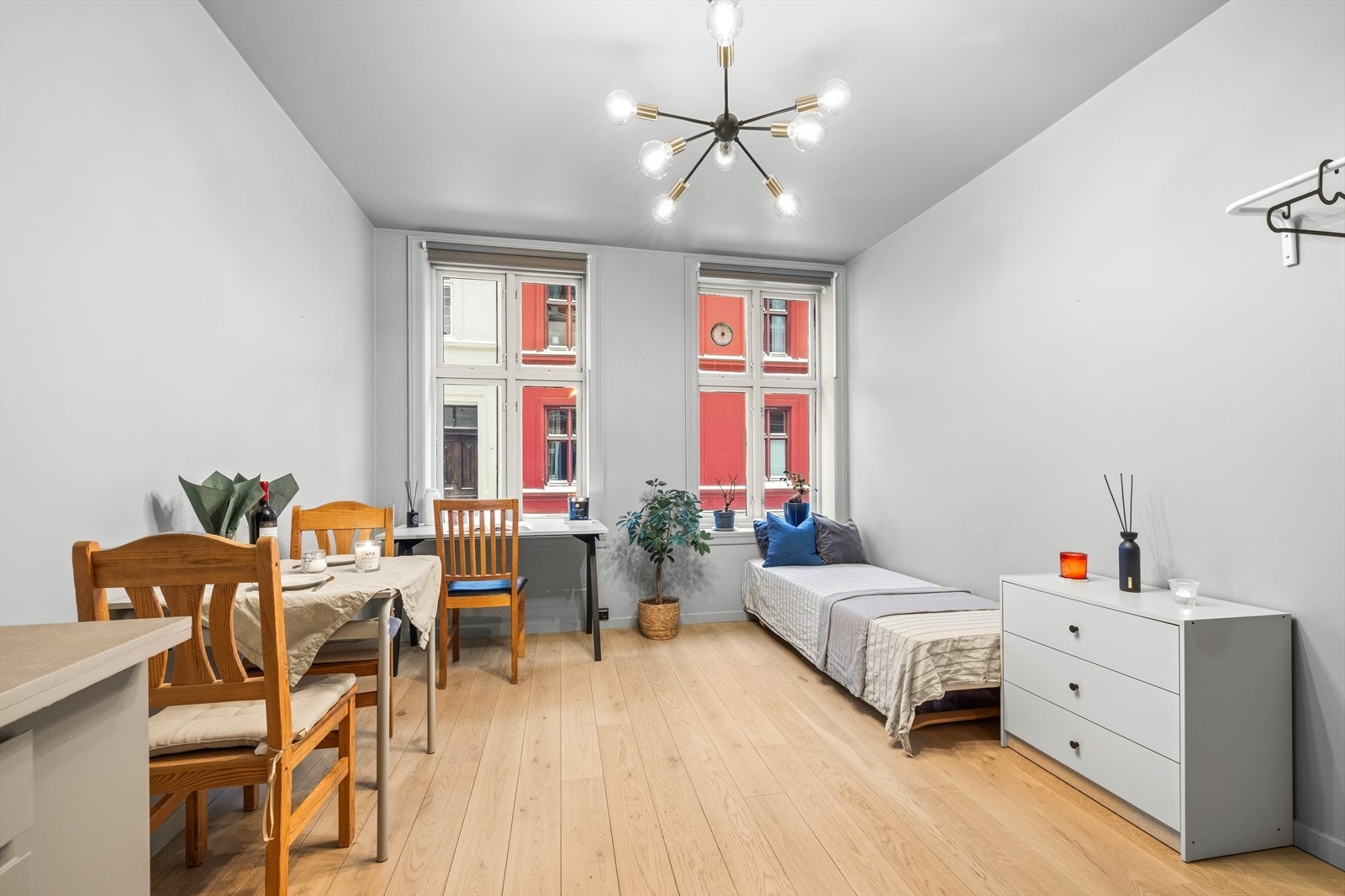 Perfekt for deg som ønsker å leie ut et rom i boligen din uten å måtte dele bad og kjøkken! Galleribilde