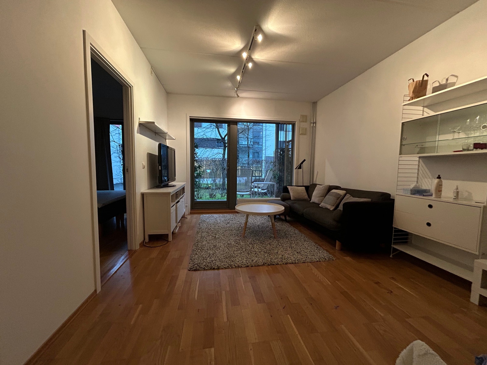 Stue ut mot terrassen Galleribilde