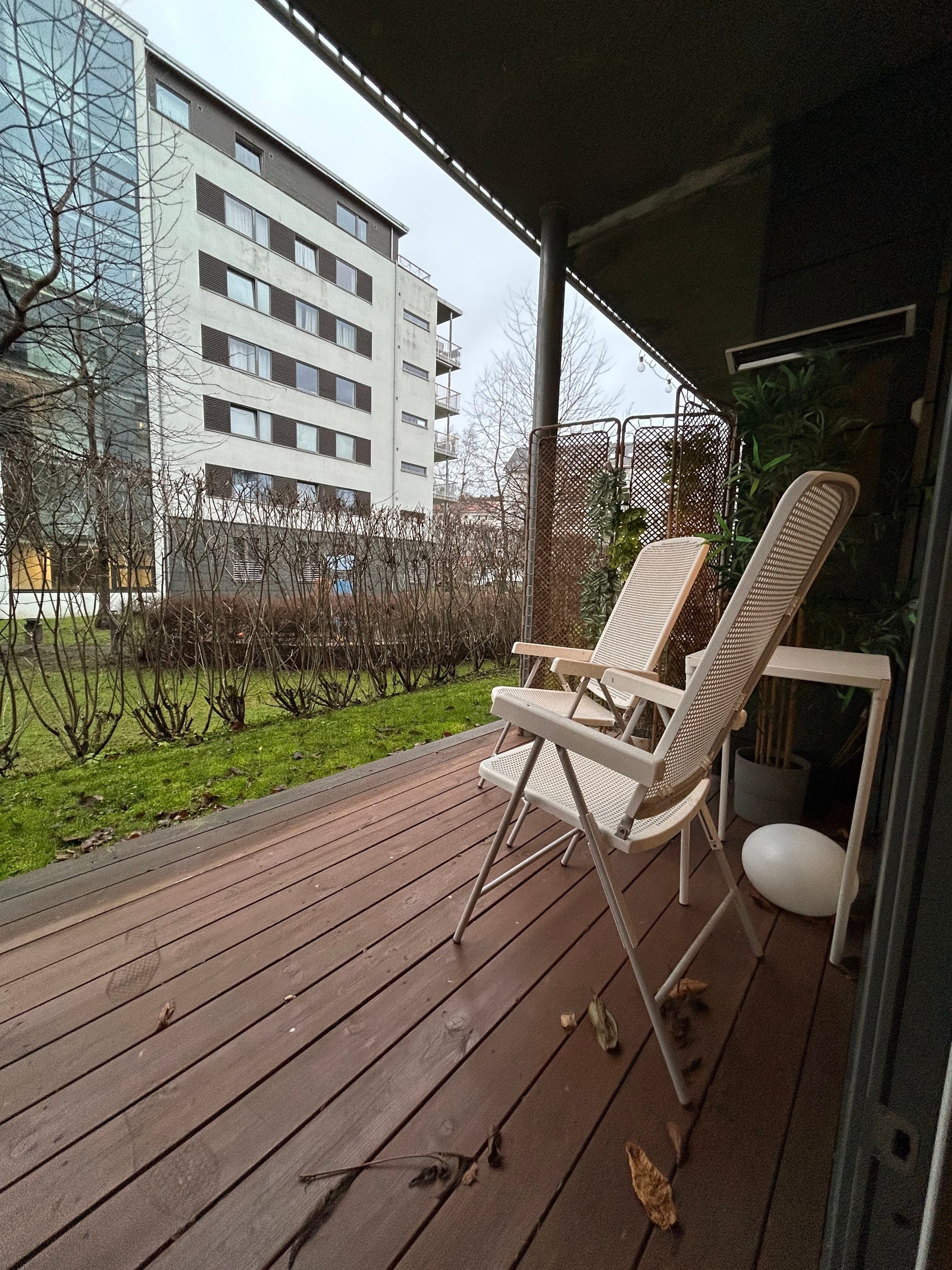 Terrasse med plass til utemøbler Galleribilde