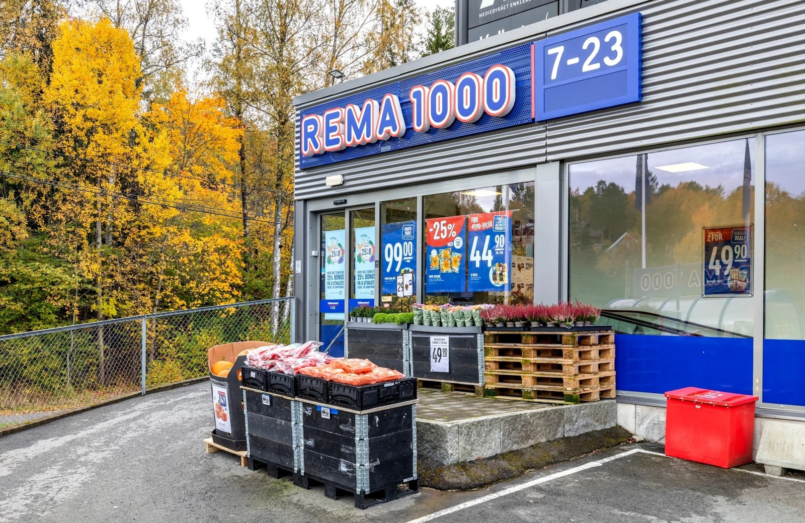 Rema1000 og Europris i umiddelbar nærhet. Galleribilde