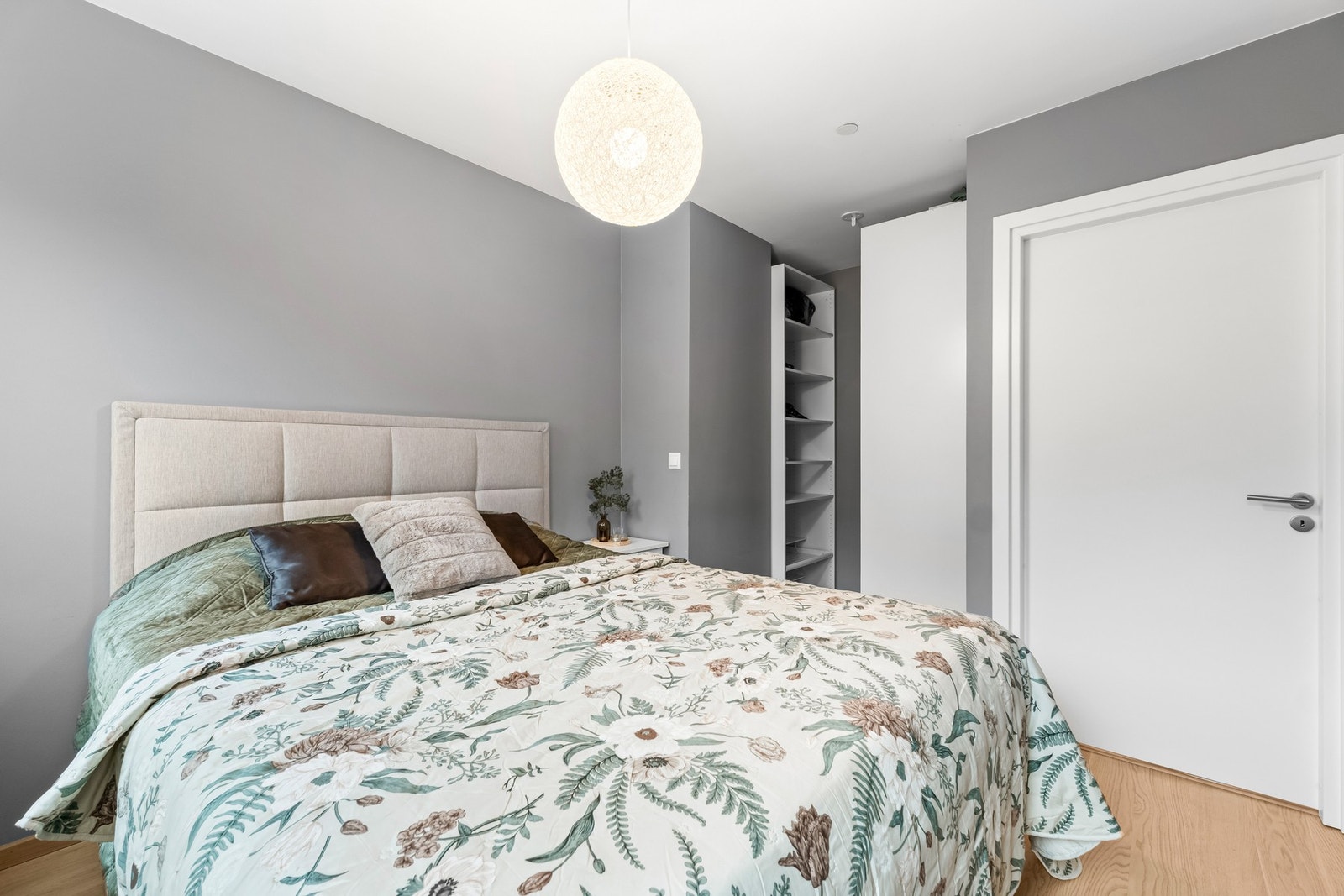 Soverom II egner seg likegodt til både soverom / kontor med plass til garderobeskap og øvrig møblement. Galleribilde