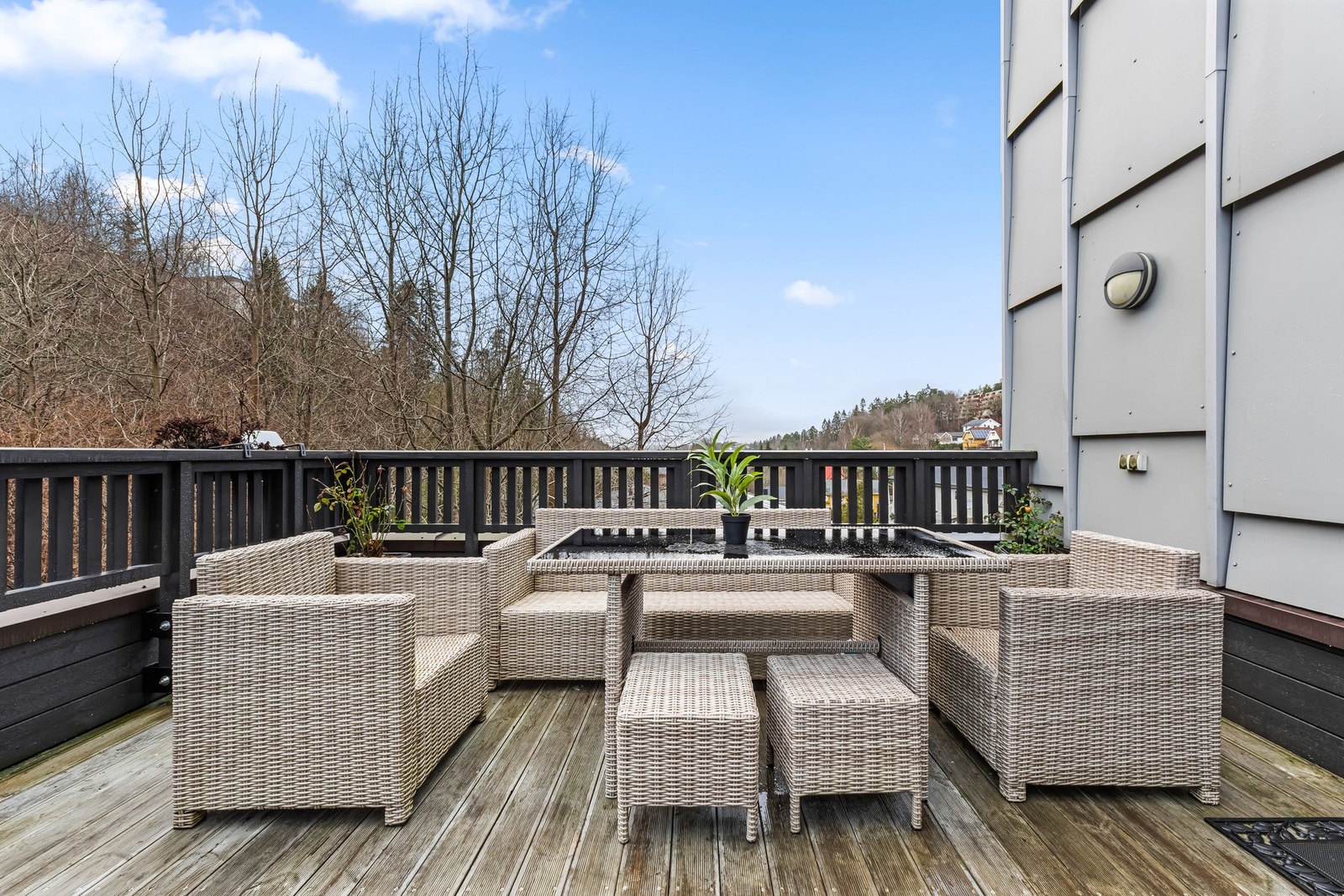 Takterrassen er solrik og stor som kan nytes til alle døgnes tider. Galleribilde