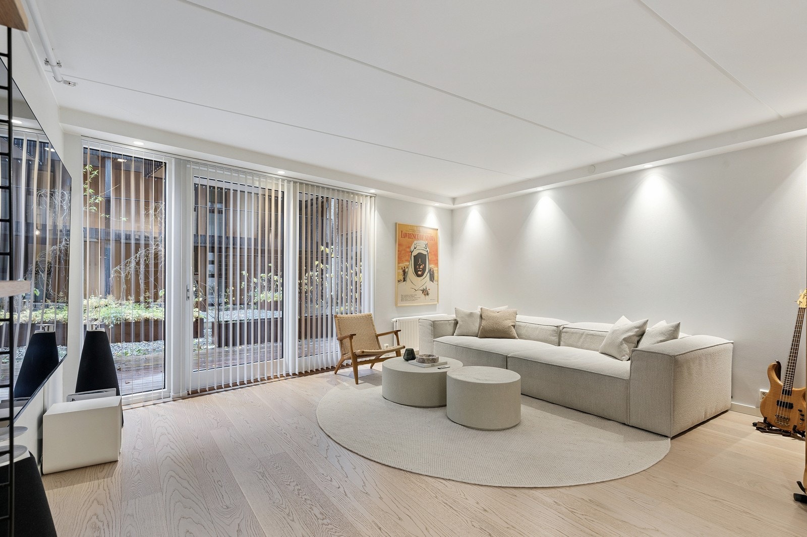 Store flott vindusoverflater skaper lys og god atmosfære Galleribilde