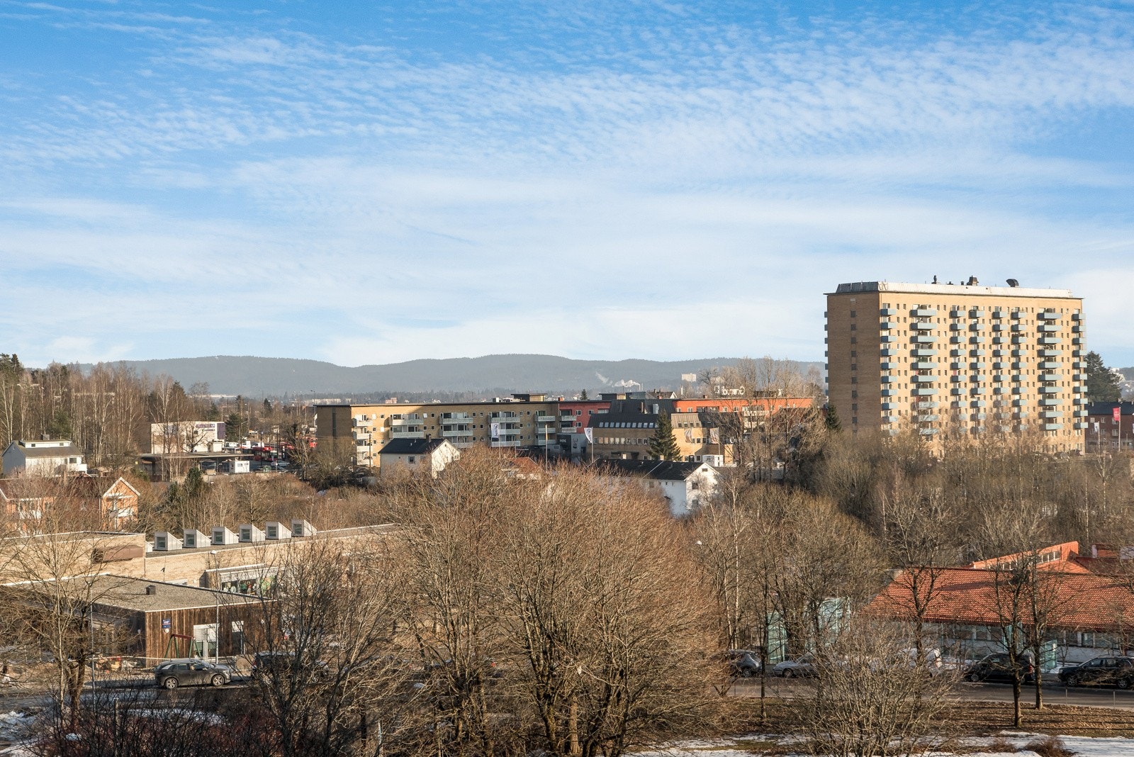 Fantastisk fin utsikt fra leiligheten over fine grøntområder og mot Grorud. Galleribilde