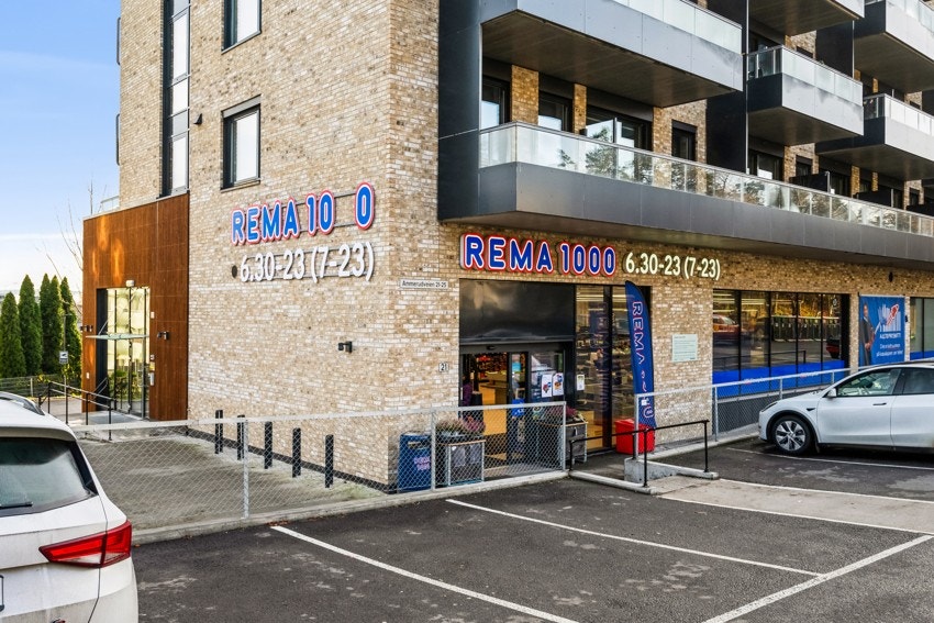 Rema Ammerud, Kiwi rett ved, senter på Grorud med flere forretninger, kaféer og servicetilbud. Galleribilde