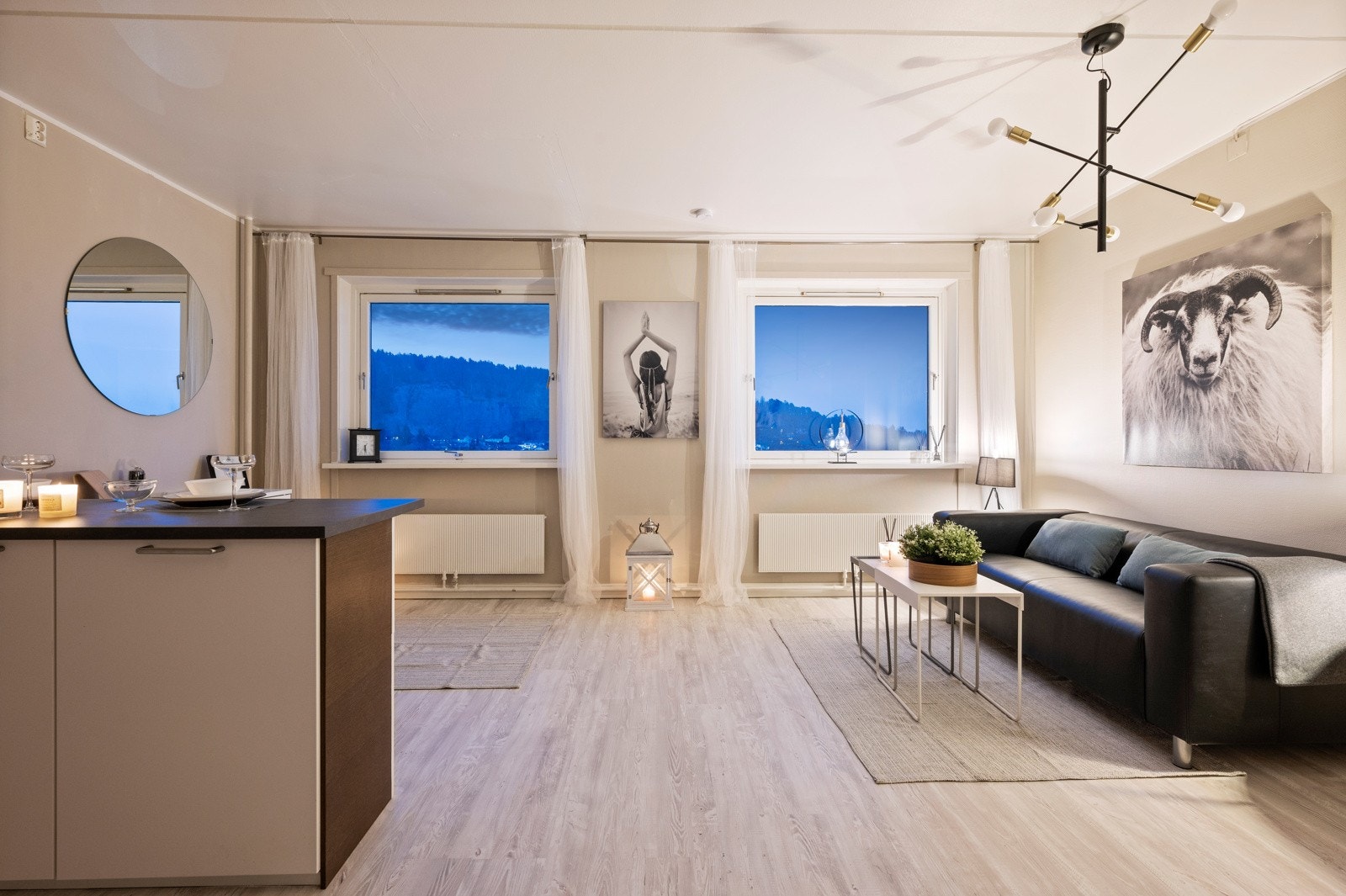 Vakkert lys når den blå timen treffer. Galleribilde