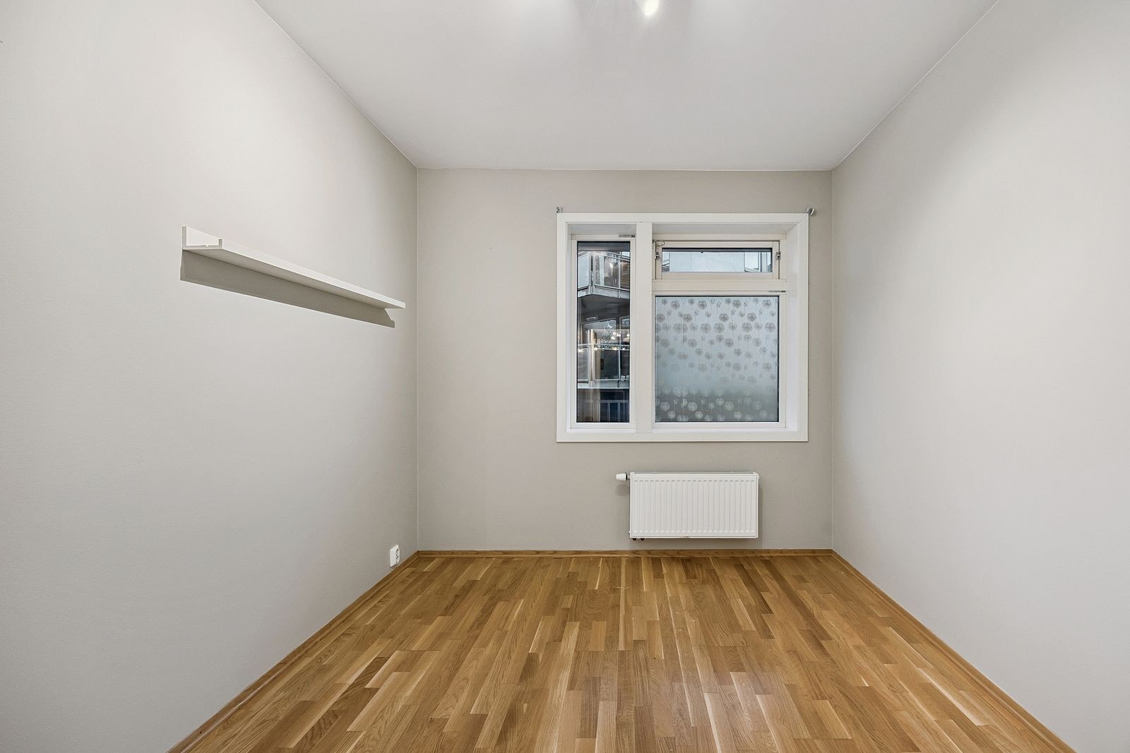 Soverom 1 mot stille bakgård Galleribilde