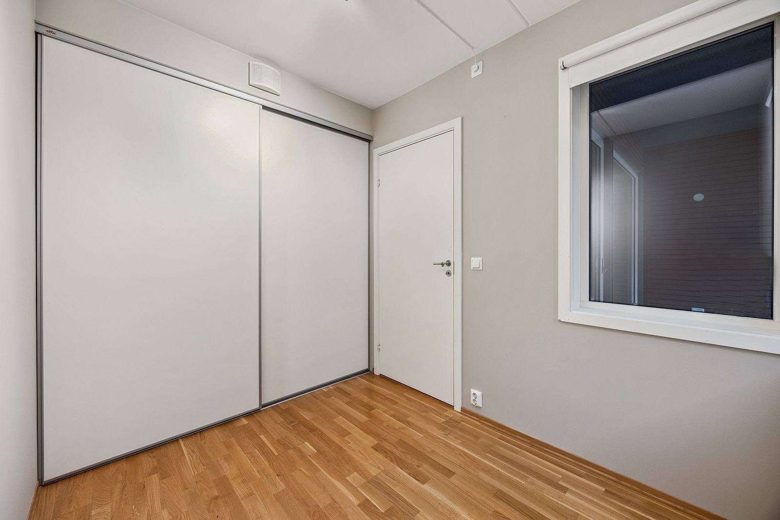 Soverom 2 - med skyvedørsgarderobe Galleribilde