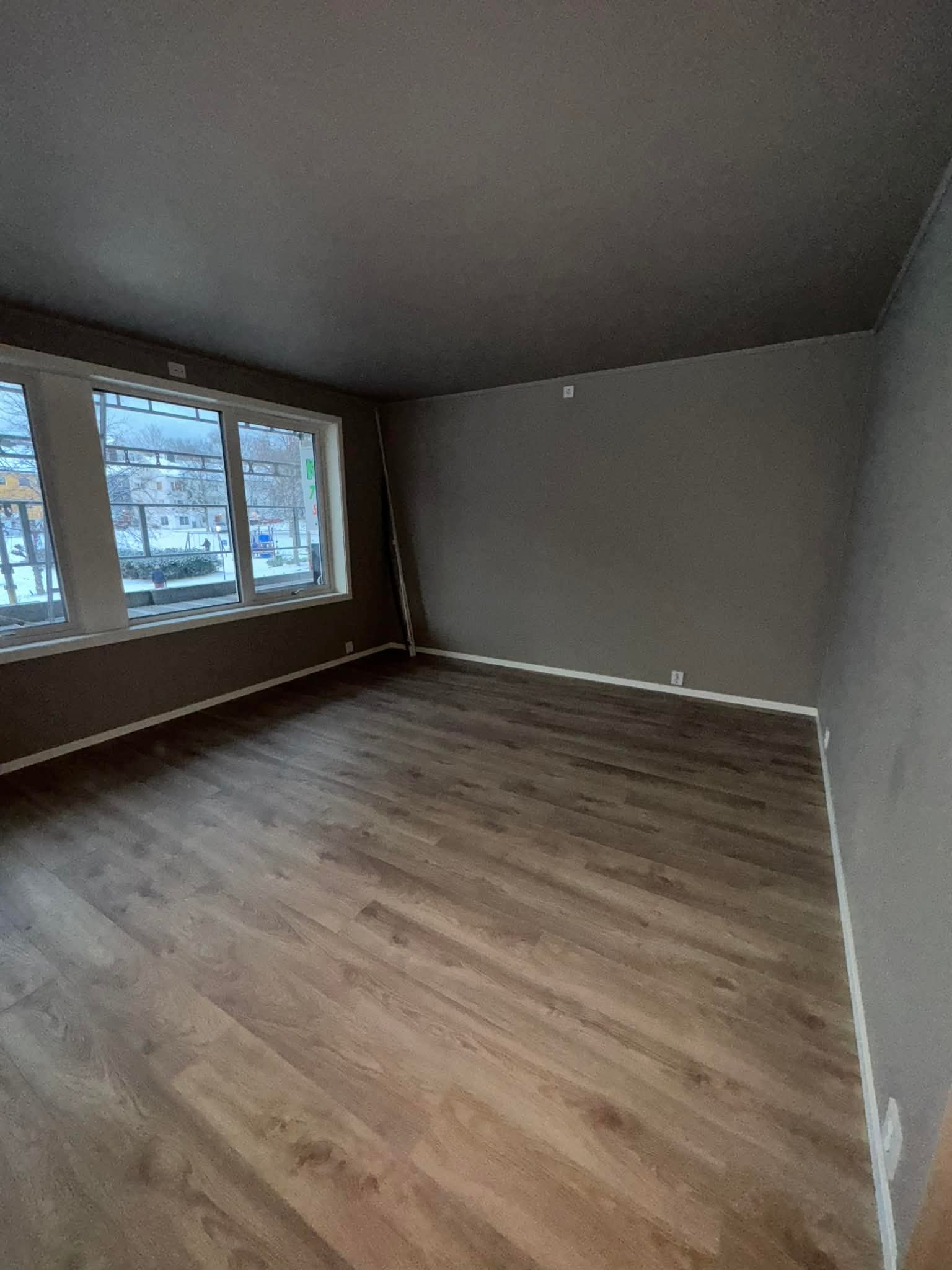 Stue med balkong Galleribilde