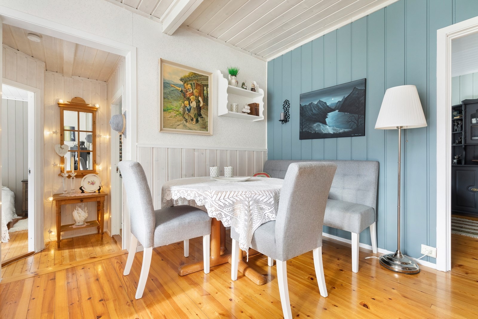 Her kan man samle familien til gode måltider på hytta Galleribilde