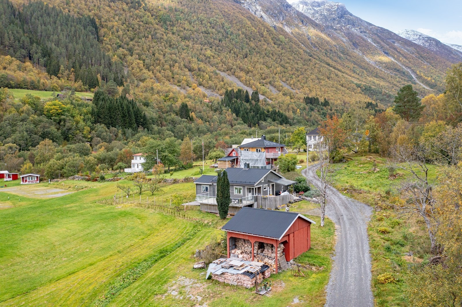 Sjarmerende hytte med byggeår 1950 Galleribilde