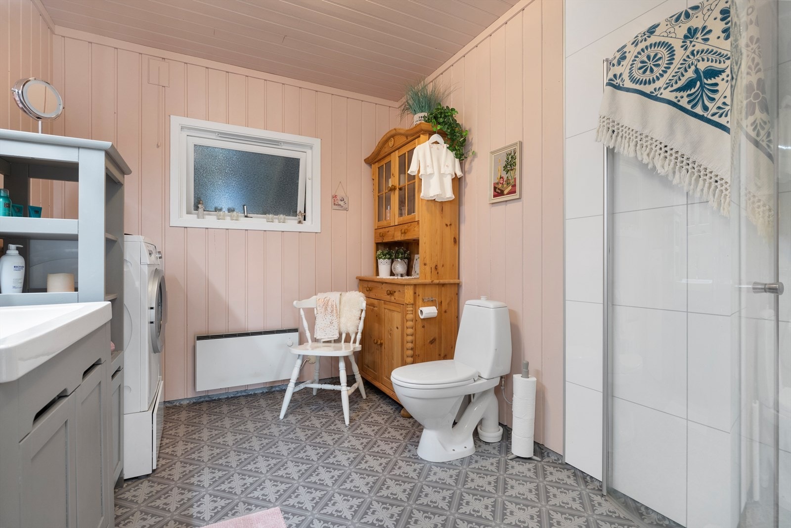 Bad med opplegg til vaskemaskin Galleribilde