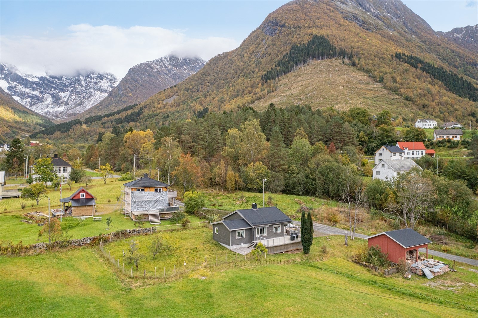 Eiendommen har stor tomt Galleribilde
