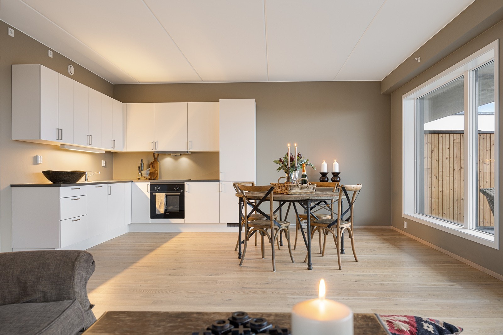 Leiligheten har balansert ventilasjonsanlegg samt vannbåren varme og varmt tappevann fra fjernvarme. Galleribilde