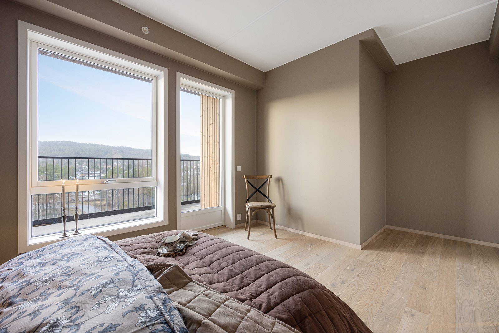 Det er god plass for garderobeskap i begge soverommene. Galleribilde