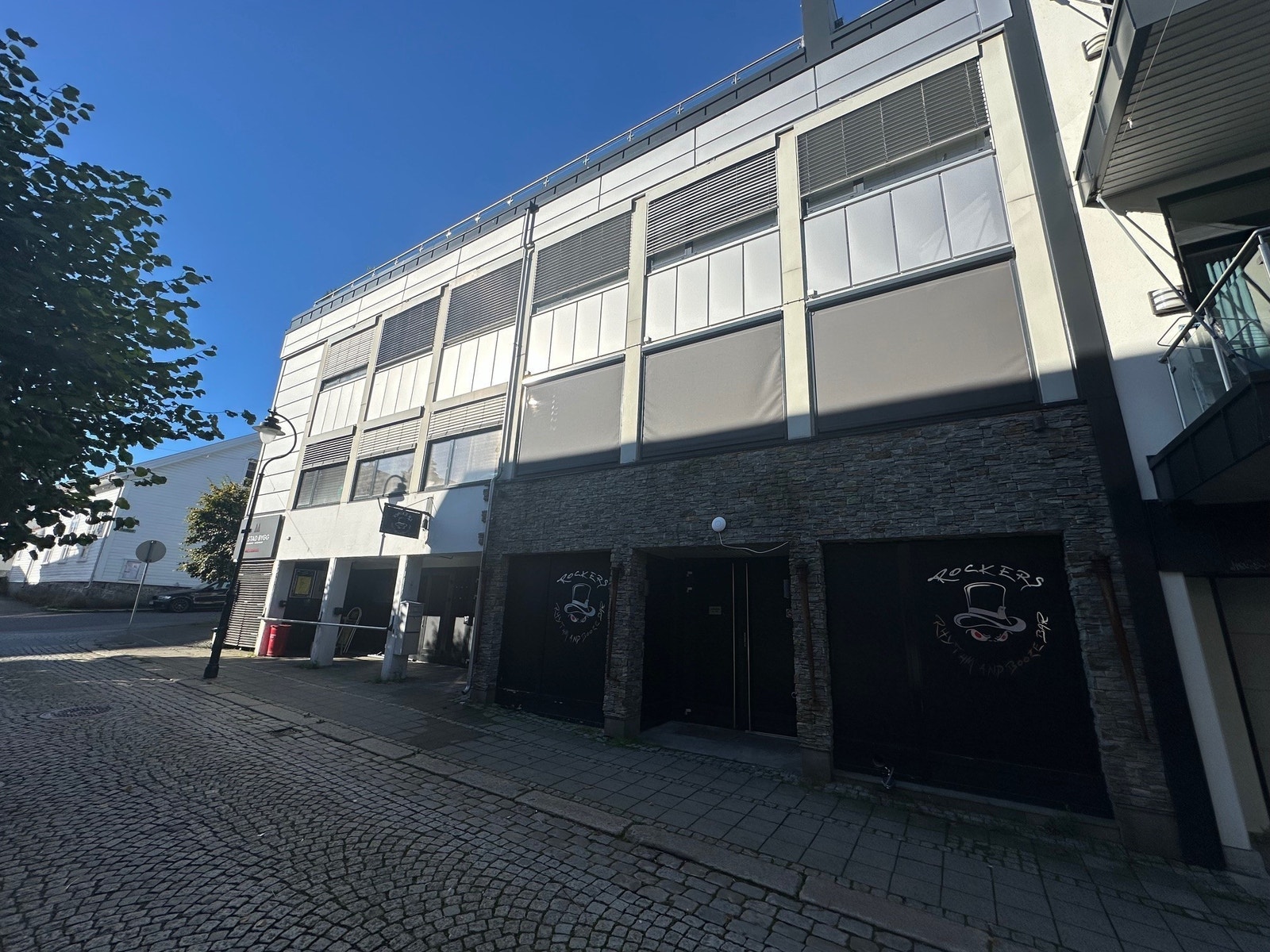 Lokalene som leies ut er hvor vinduene har screens i 2 etg. Galleribilde