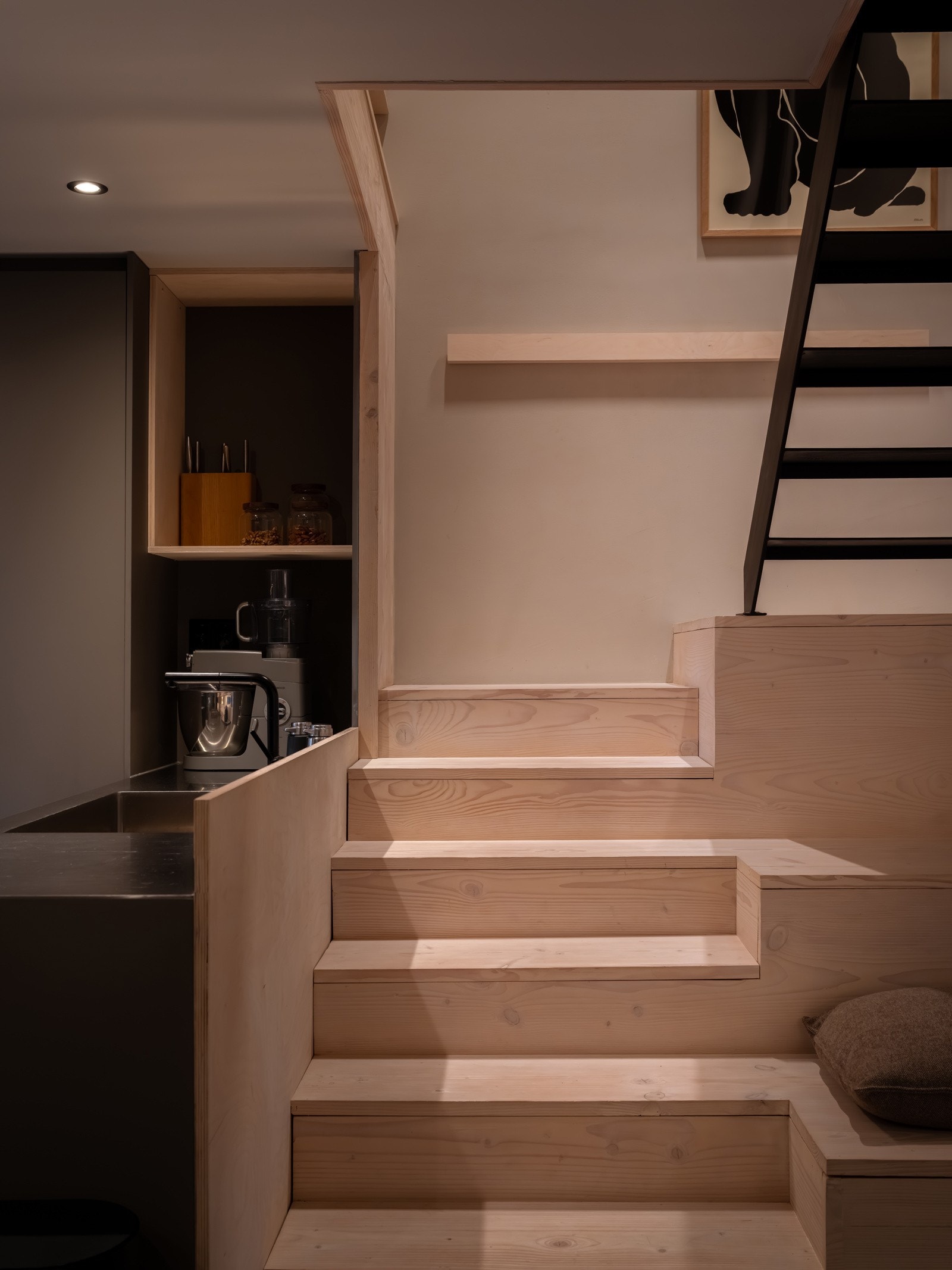 Den lekre trappen tar deg nå videre opp til amdre etasje. Galleribilde