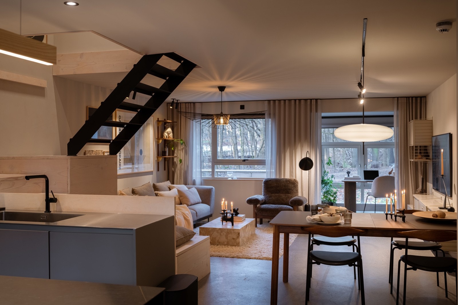 Som resten av leiligheten er kjøkkenet fra 2023. Galleribilde