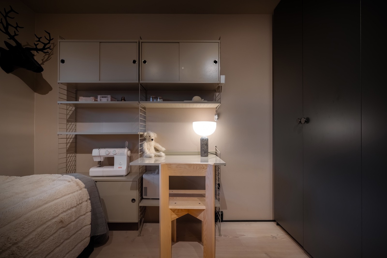 Rommets størrelse åpner opp for ulike bruks- og møbleringsmuligheter. Galleribilde