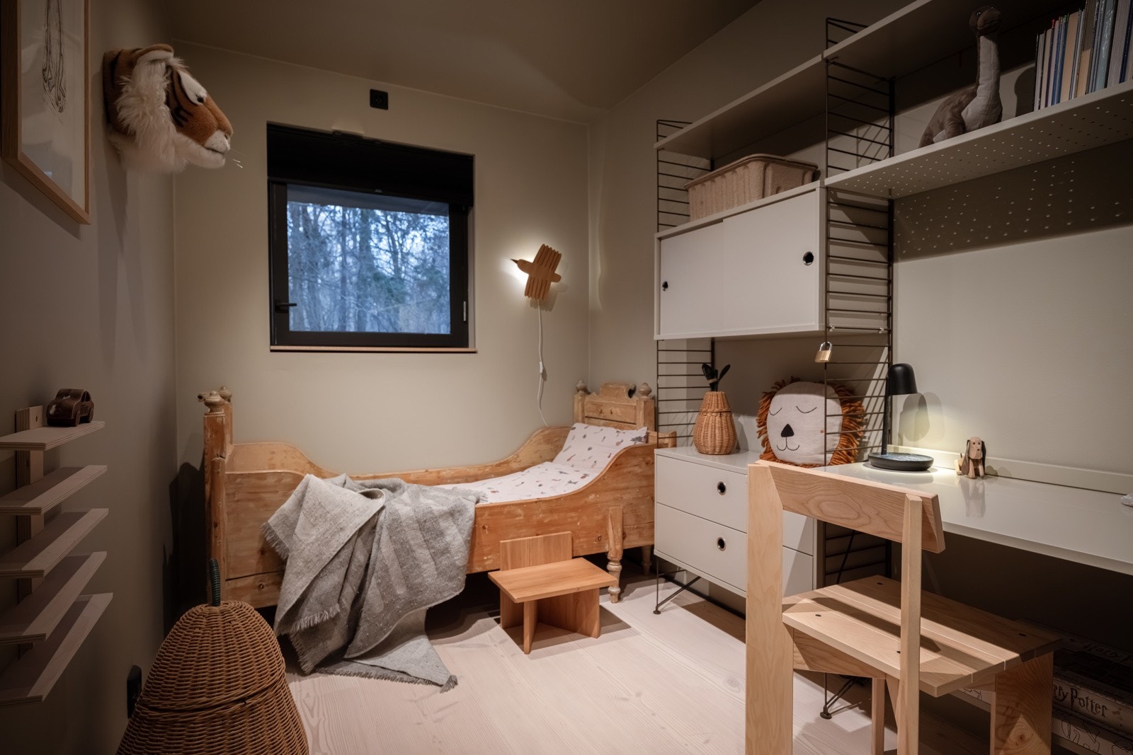 Leilighetens andre soverom har også en god størrelse med plass til både garderobe og en liten dobbeltseng om ønskelig. Galleribilde