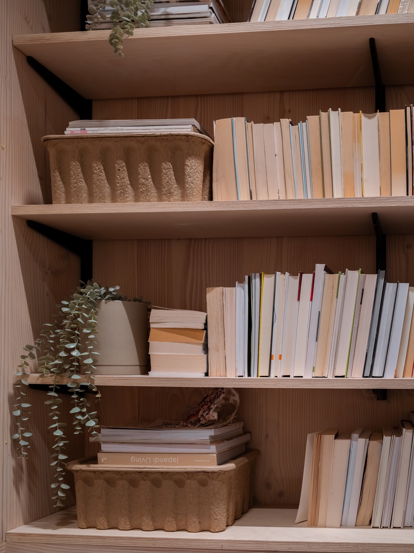 Bokhylle. Galleribilde