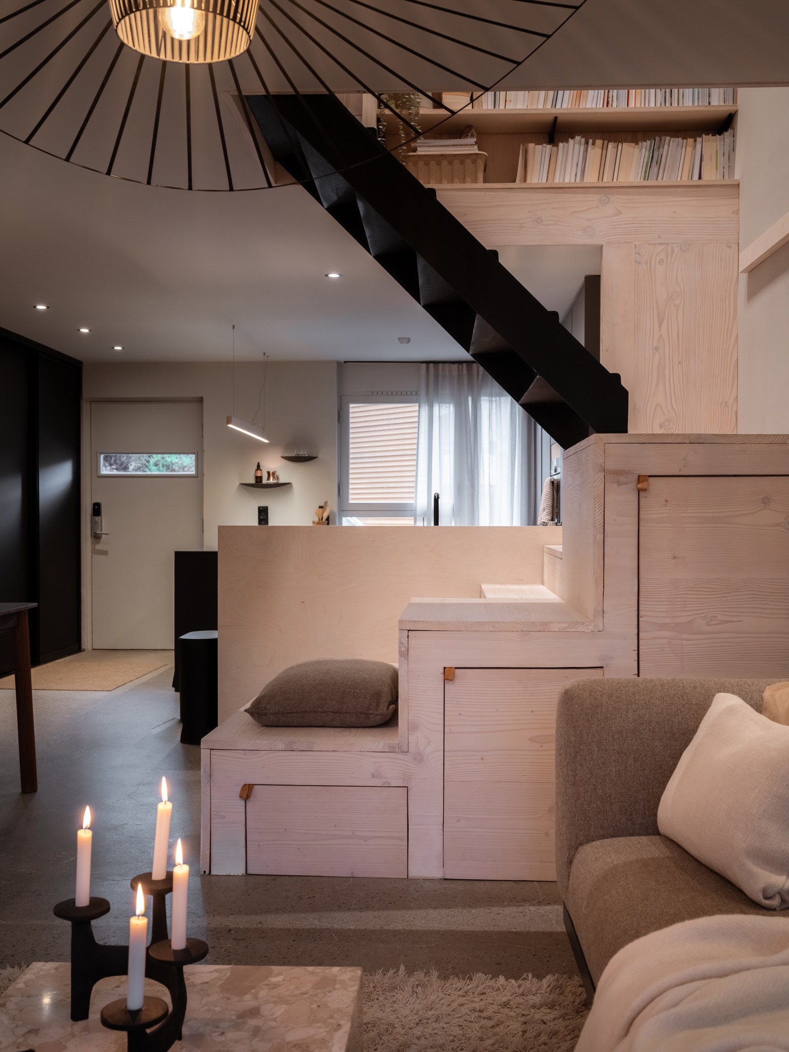 Se oppbevaringsplass i tre skap i trappen. Galleribilde